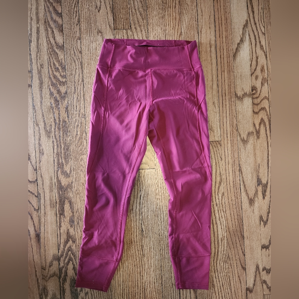 𝅺LULULEMON leggings with inside pocket on waistband. Size 8
